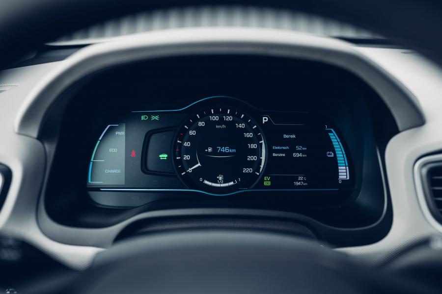 Панель приборов Hyundai IONIQ plug-in (AE) 2016 года  (фото 34 из 42)